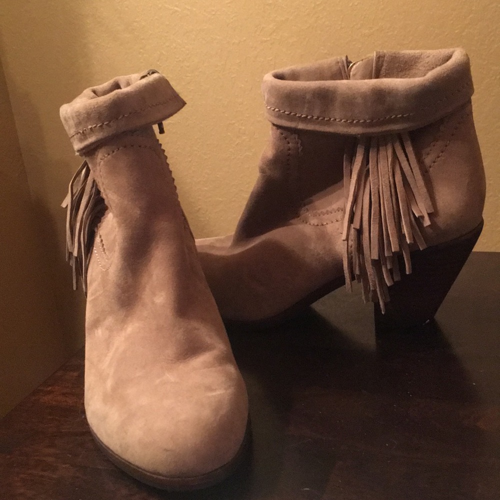 Sam Edelman brand new suede fringe tan booties NEW